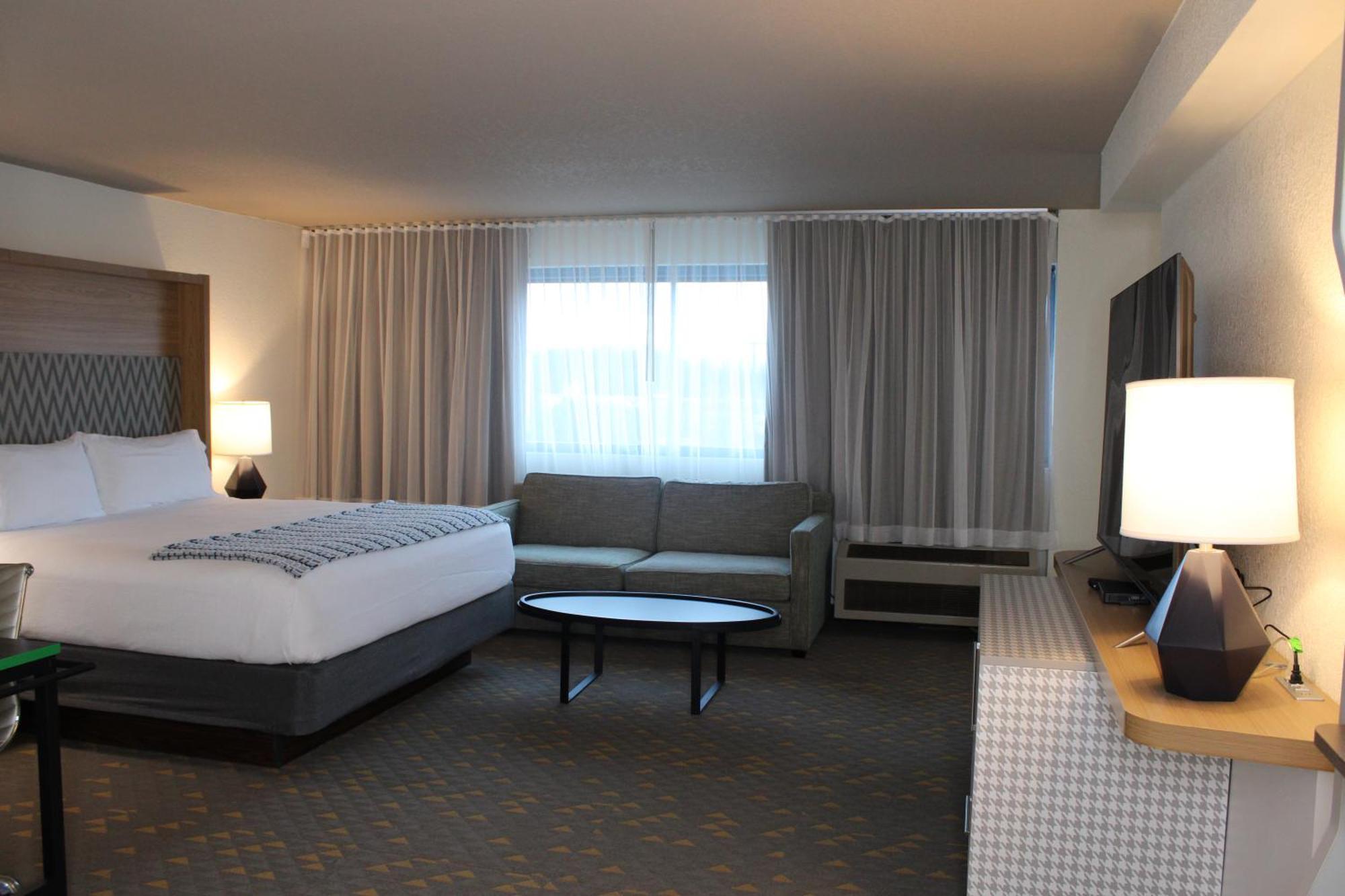 Gateway Hotel & Convention Center Флинт Екстериор снимка